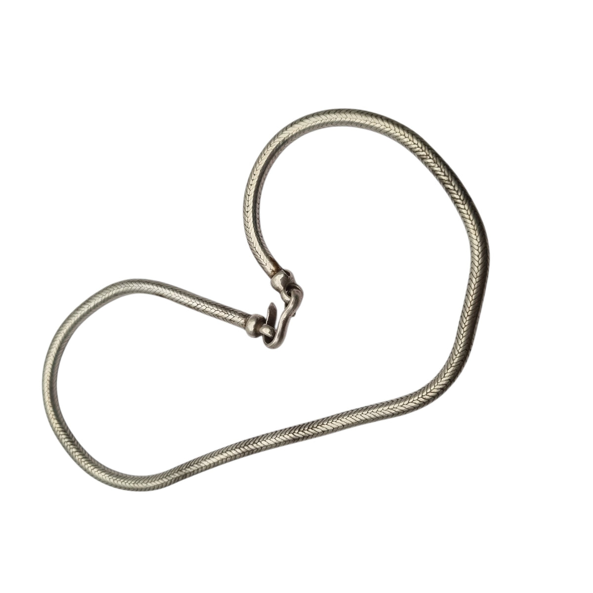 Gargantilla o pulsera doble vuelta vintage de plata trenzada, cadena tubular espiga, ca. 1970–1980