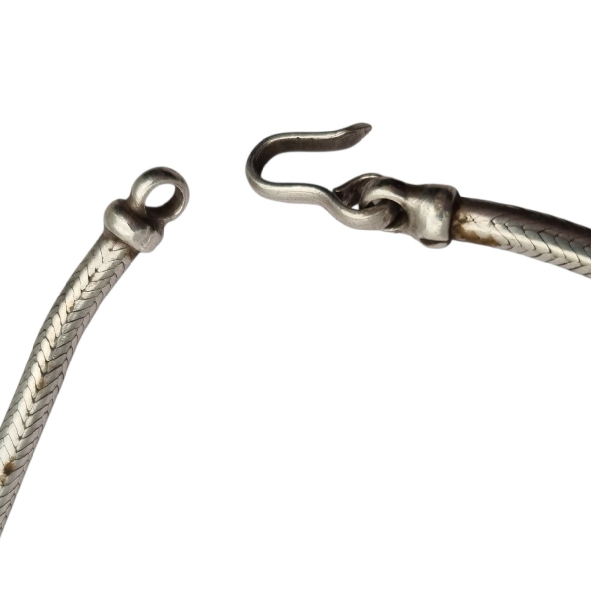 Gargantilla o pulsera doble vuelta vintage de plata trenzada, cadena tubular espiga, ca. 1970–1980