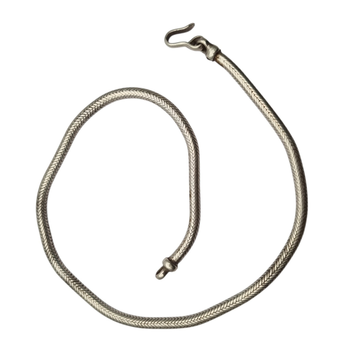 Gargantilla o pulsera doble vuelta vintage de plata trenzada, cadena tubular espiga, ca. 1970–1980