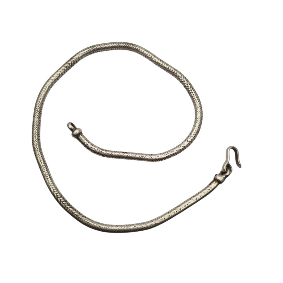 Gargantilla o pulsera doble vuelta vintage de plata trenzada, cadena tubular espiga, ca. 1970–1980