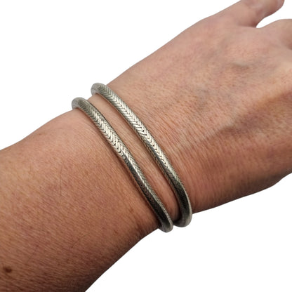 Gargantilla o pulsera doble vuelta vintage de plata trenzada, cadena tubular espiga, ca. 1970–1980