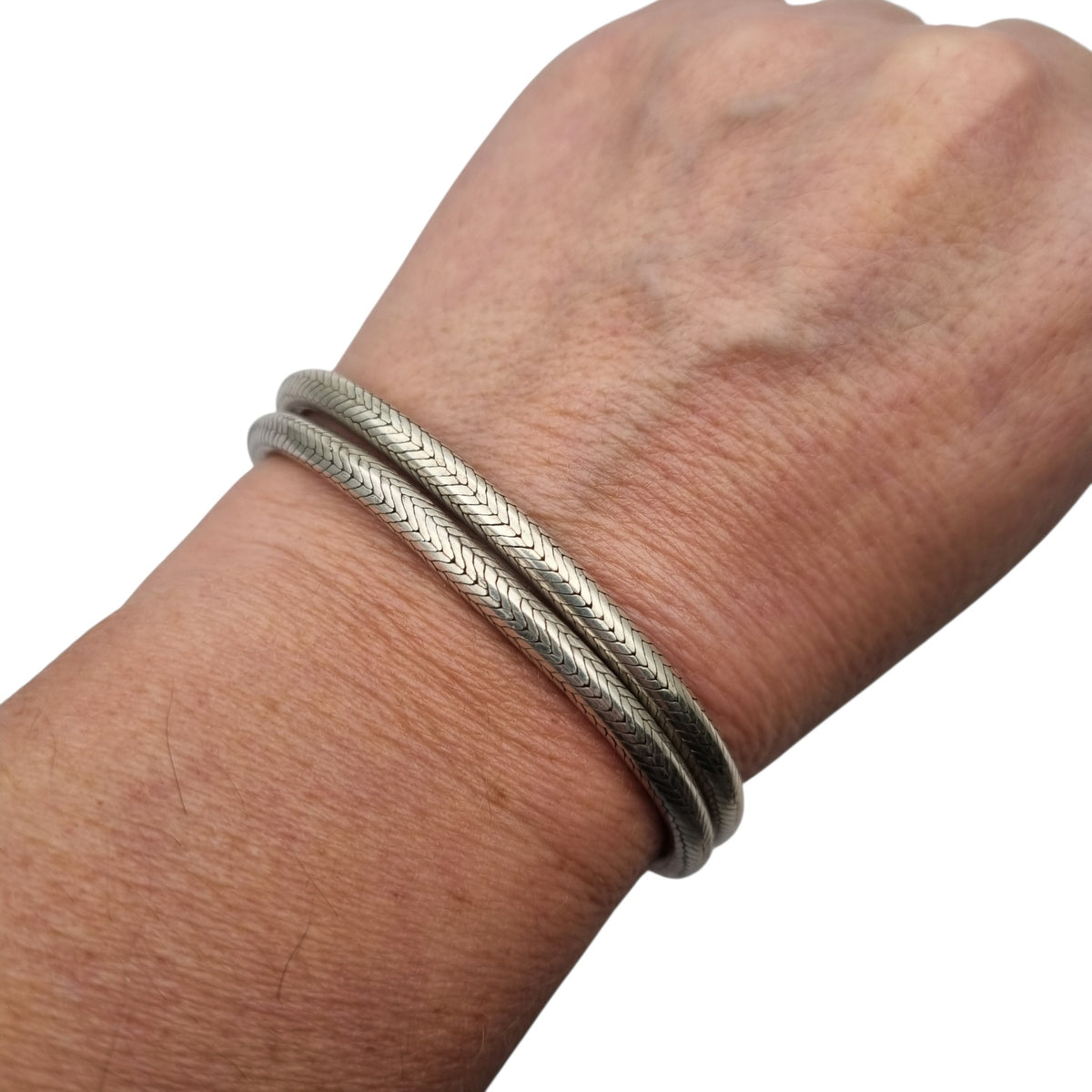 Gargantilla o pulsera doble vuelta vintage de plata trenzada, cadena tubular espiga, ca. 1970–1980