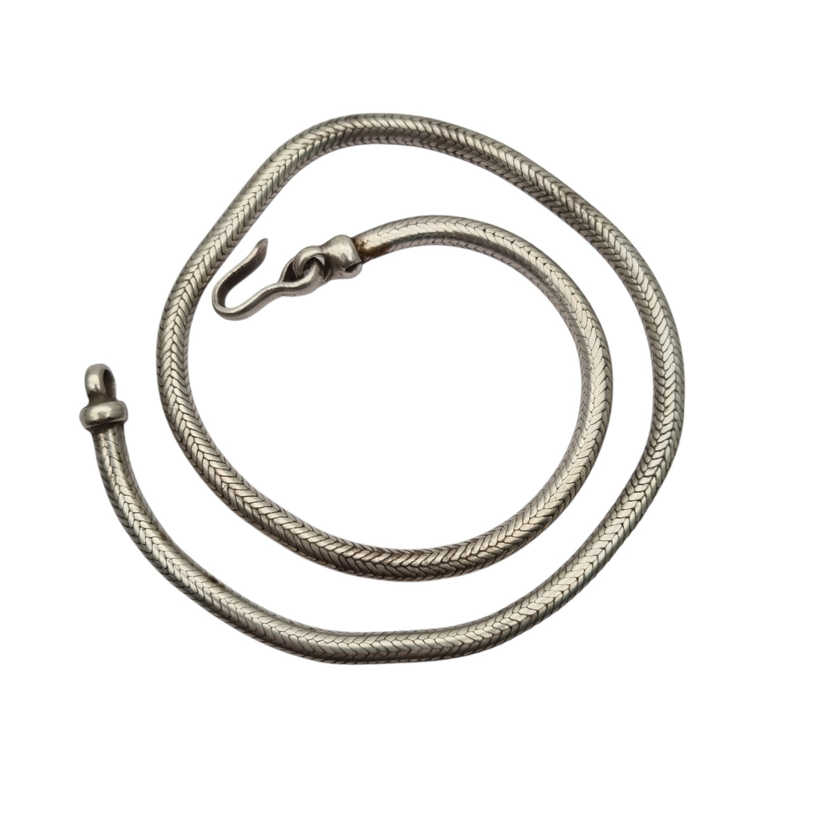 Gargantilla o pulsera doble vuelta vintage de plata trenzada, cadena tubular espiga, ca. 1970–1980