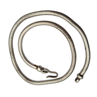 Gargantilla o pulsera doble vuelta vintage de plata trenzada, cadena tubular espiga, ca. 1970–1980