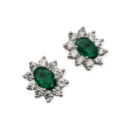 Pendientes estilo Lady Di en plata con circonitas verdes y orla blanca, España, siglo XXI