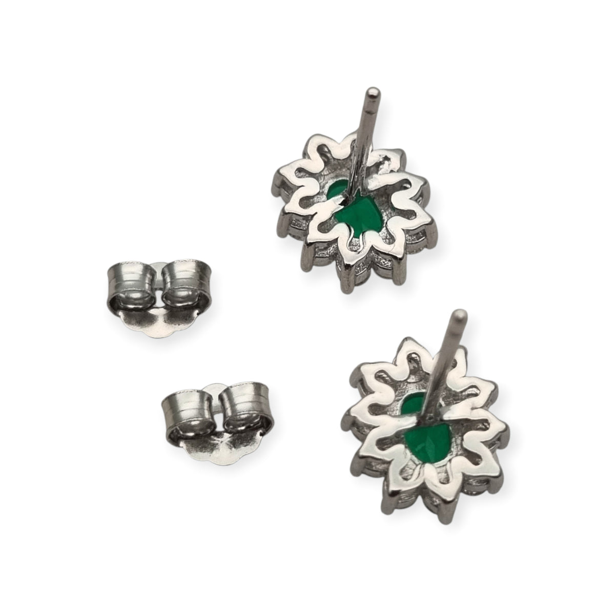 Pendientes estilo Lady Di en plata con circonitas verdes y orla blanca, España, siglo XXI
