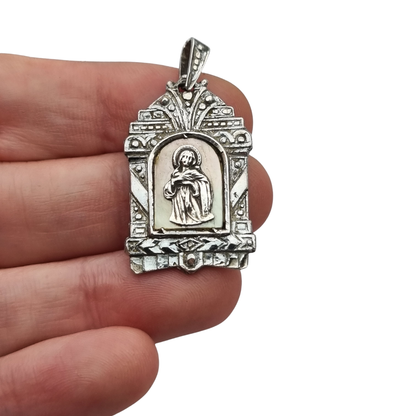 Art Deco religious medal in silver relief and mother-of-pearl circa 1940