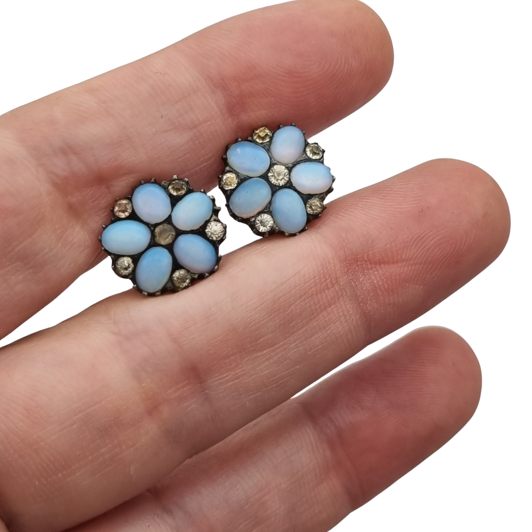Botones de pechera plata con vidrio opalescente y estrás estilo eduardiano circa 1900
