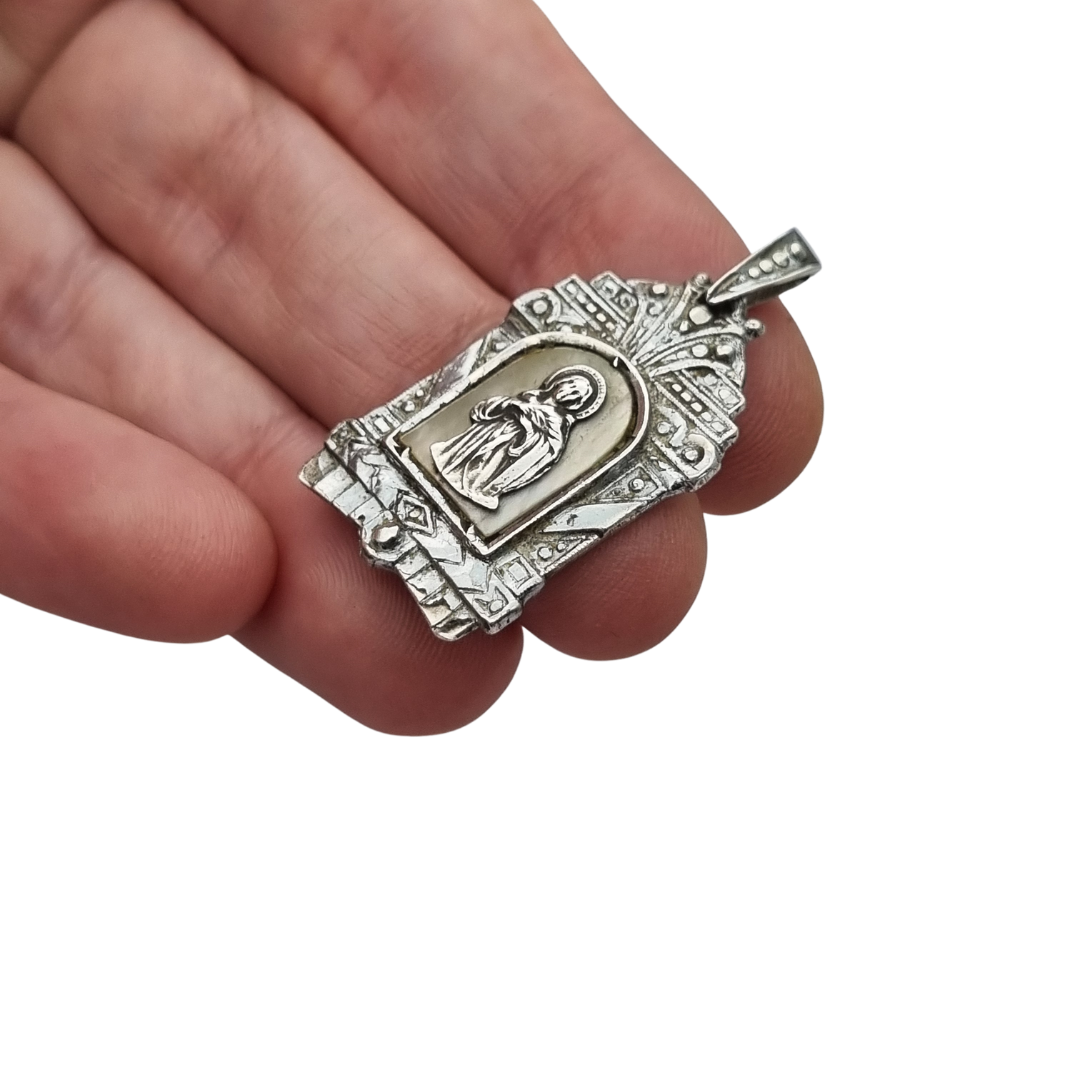 Art Deco religious medal in silver relief and mother-of-pearl circa 1940