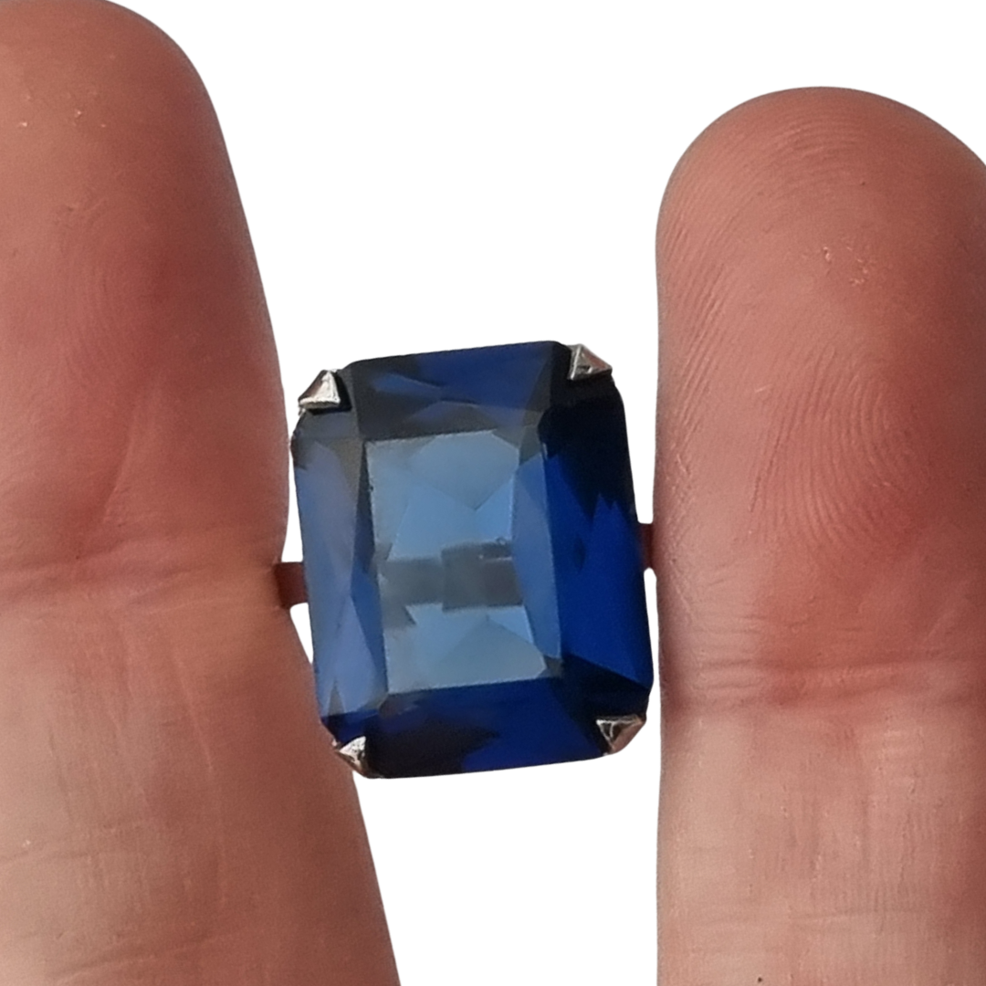 Late Art Deco French silver ring with rectangular faceted blue stone, 1950s