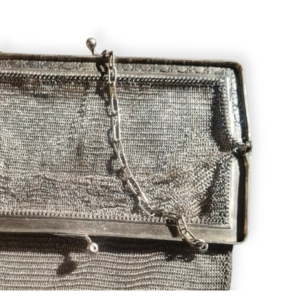 Bolso antiguo Belle Époque de malla de plata 800 con borlas, flecos y boquilla floral, Europa, ca. 1900–1920