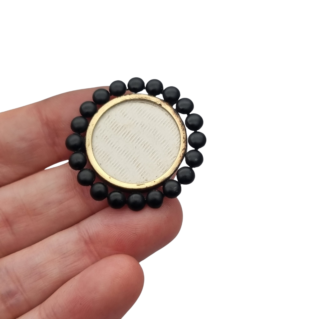 Victorian mourning locket brooch, black lacquered metal, England, circa 1890-1900