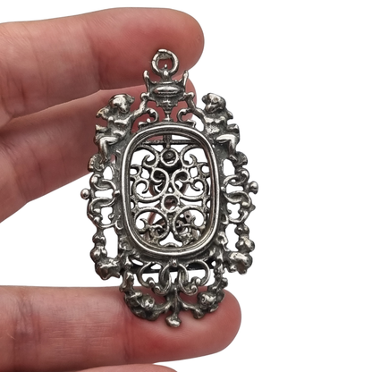 Pierced sterling silver photo frame for a portrait with cherubs, circa 1940-1950