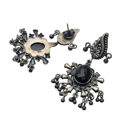 Pendientes chandelier étnicos en plata 925 con ónice, diseño boho paisley de India circa 1990