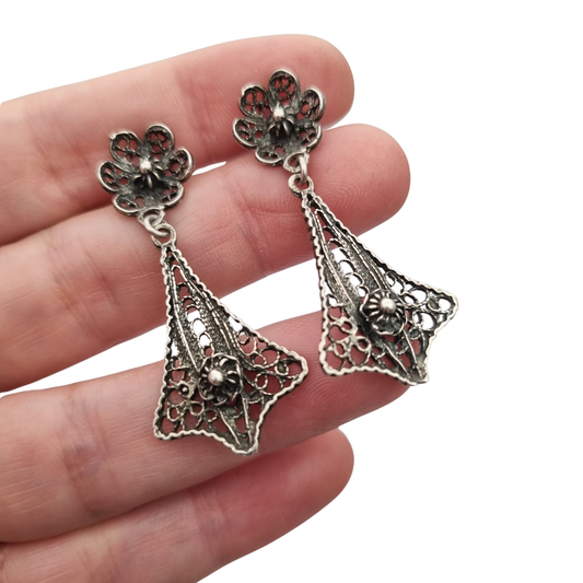 Pendientes de filigrana de plata calada en forma de lágrima, años 70-80