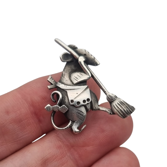 Figurative sterling silver brooch of the Vain Little Mouse with a broom, Spain circa 1980