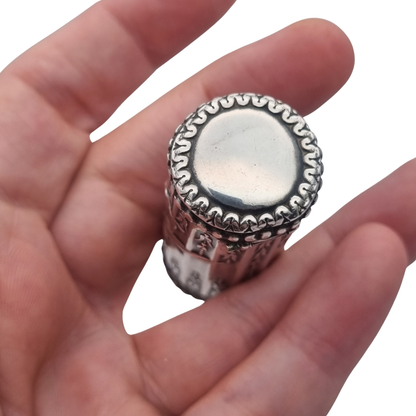 Perfumero antiguo de plata estilo Luis XVI Revival con monograma y tapón
