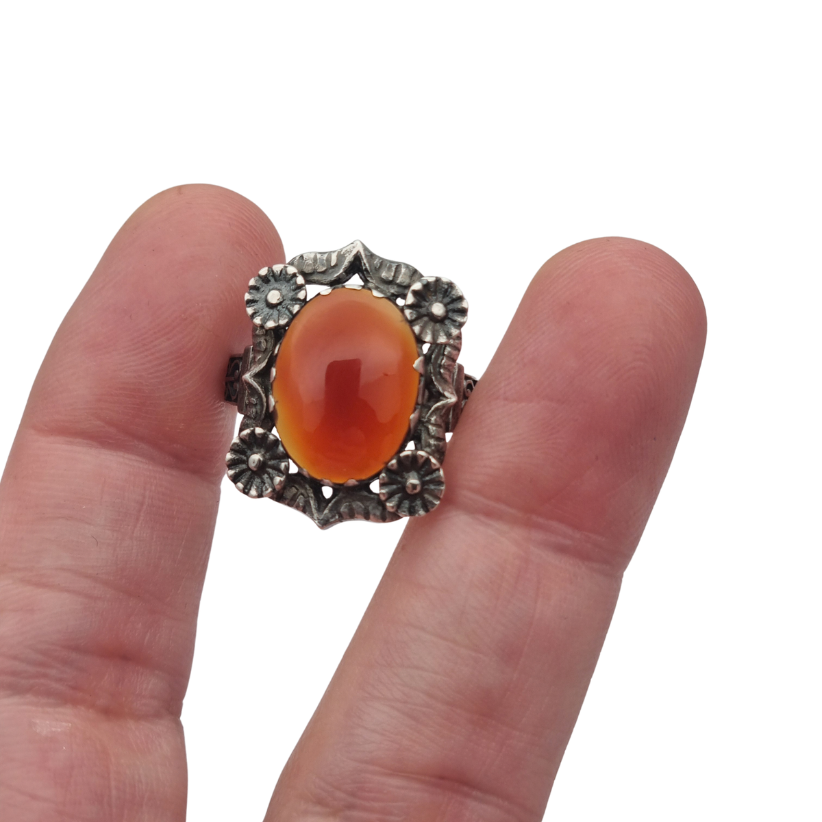 Anillo antiguo Art Déco de plata y cornalina con decoración floral, Francia años 50