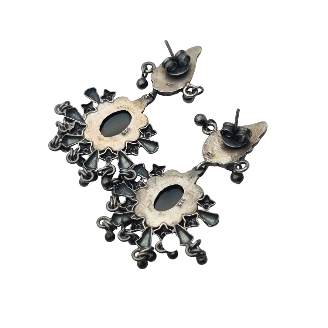 Pendientes chandelier étnicos en plata 925 con ónice, diseño boho paisley de India circa 1990
