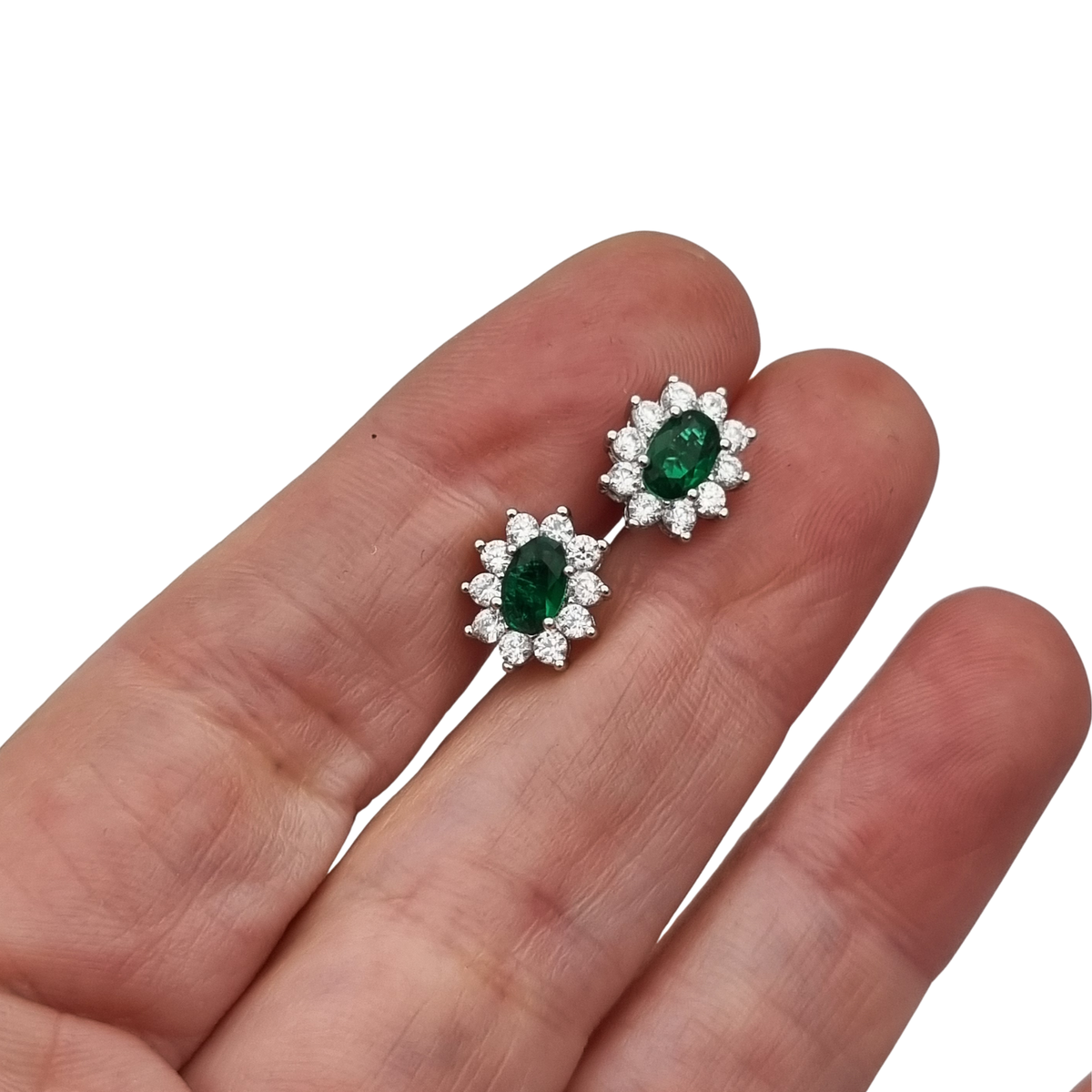 Pendientes estilo Lady Di en plata con circonitas verdes y orla blanca, España, siglo XXI
