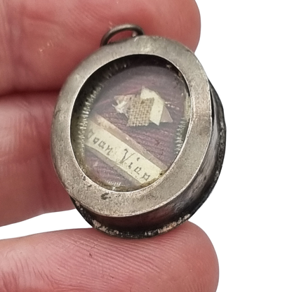 Teca relicario de plata atribuible a San Jean-Marie Vianney, Cura de Ars, Francia, ca. 1870-1925