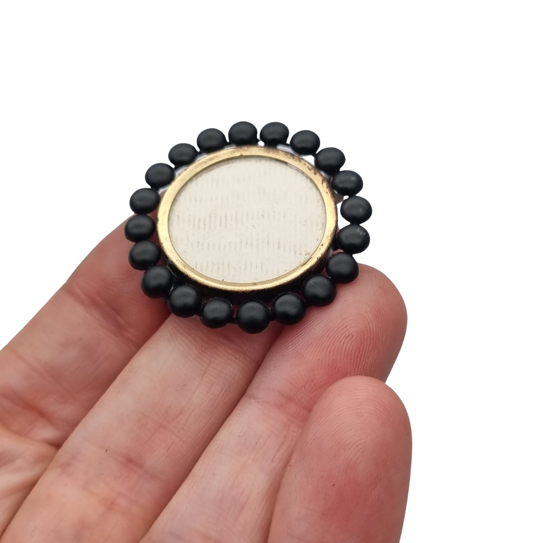 Victorian mourning locket brooch, black lacquered metal, England, circa 1890-1900