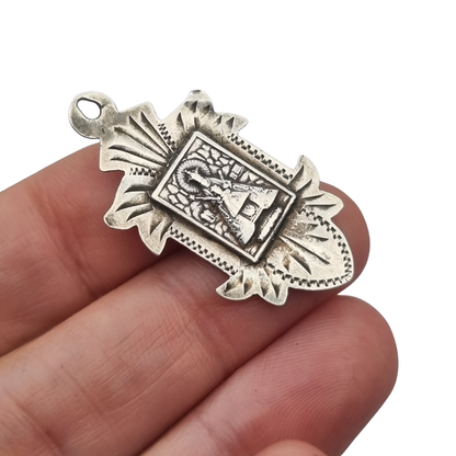 Medalla religiosa La Moreneta  N.S. Montserrat en plata, Cataluña, años 30-40