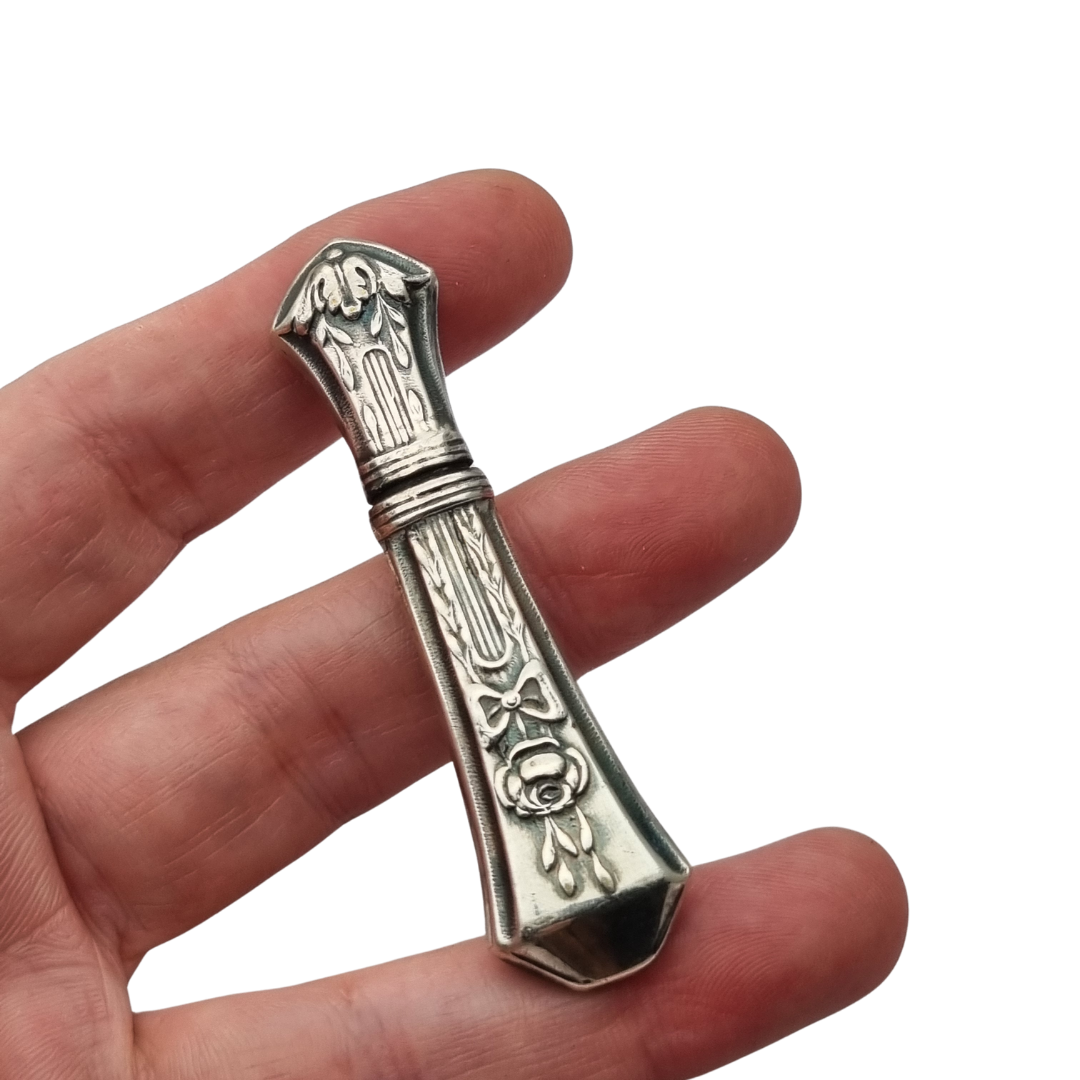 Art Nouveau modernist needle case in silver-plated metal, Louis XVI floral decoration, circa 1900–1930