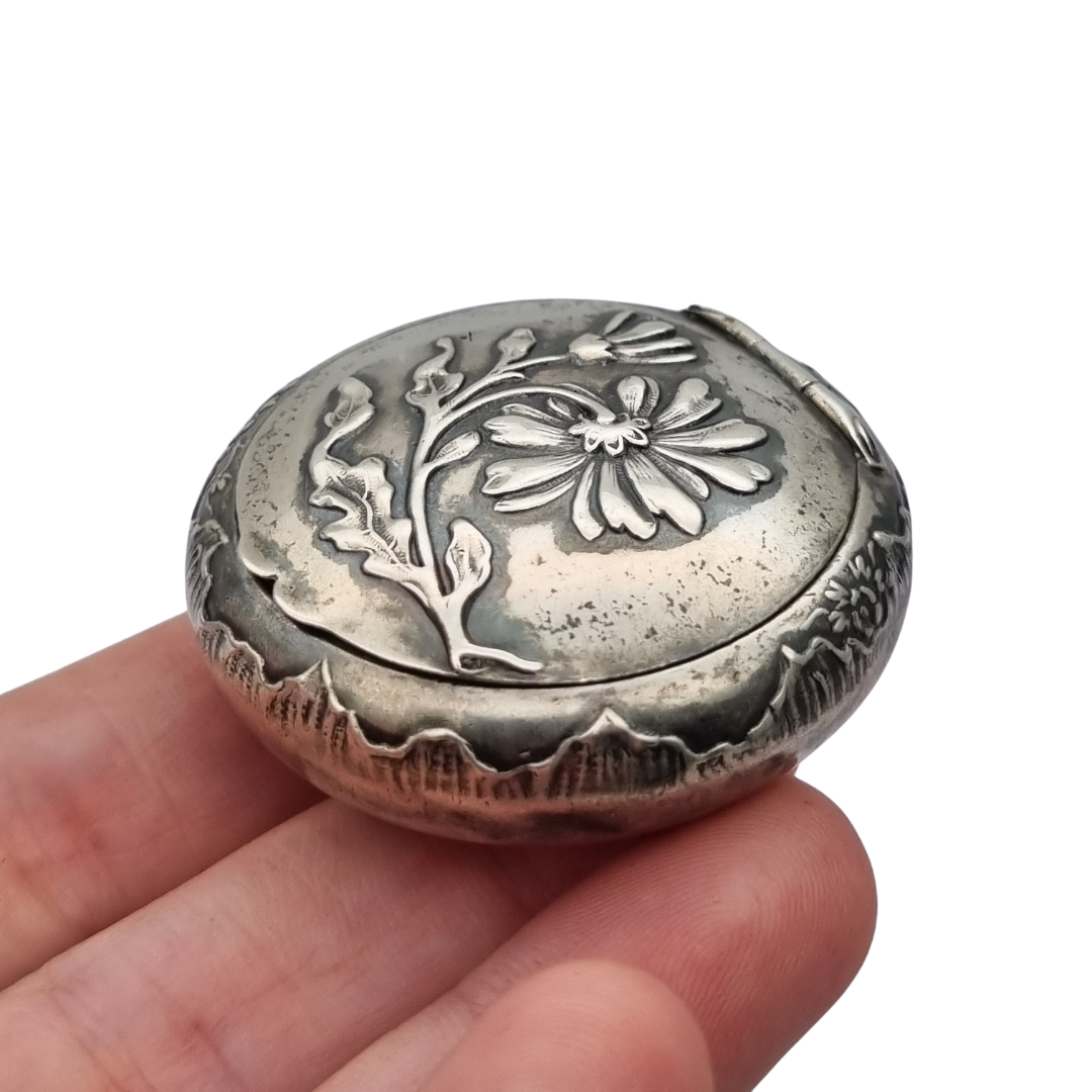 Antique silver box with floral relief and European vegetal decoration, 1930s-1940s
