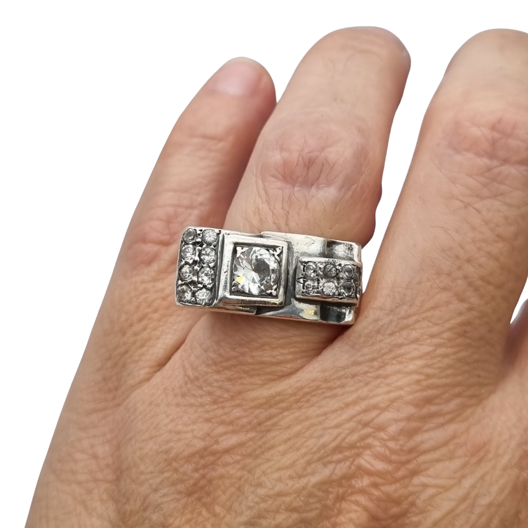 Art Deco silver and white gemstone ring, asymmetrical geometric design, France circa 1940