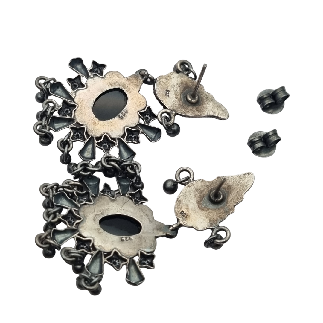 Pendientes chandelier étnicos en plata 925 con ónice, diseño boho paisley de India circa 1990