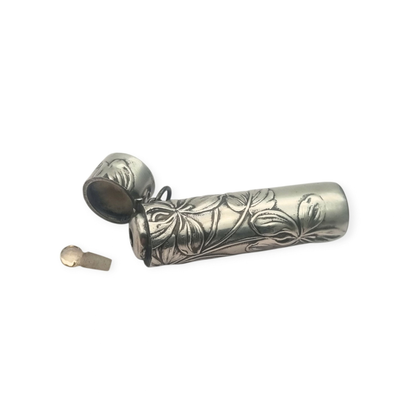 Perfumero Antiguo Art Nouveau de Plata con Decoración Floral en su Estuche, circa 1900