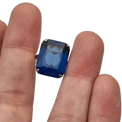 Late Art Deco French silver ring with rectangular faceted blue stone, 1950s