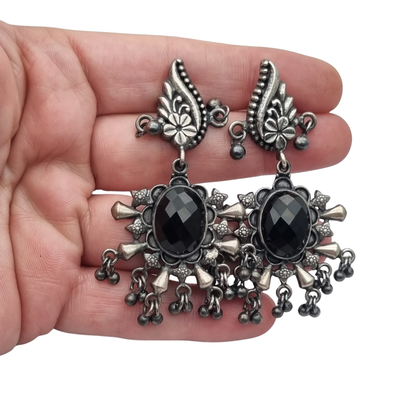 Pendientes chandelier étnicos en plata 925 con ónice, diseño boho paisley de India circa 1990