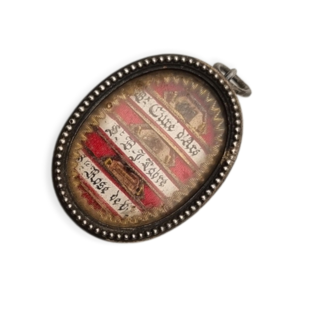 French Catholic three-relic silver reliquary, sealed, historicist devotional circa 1905–1925
