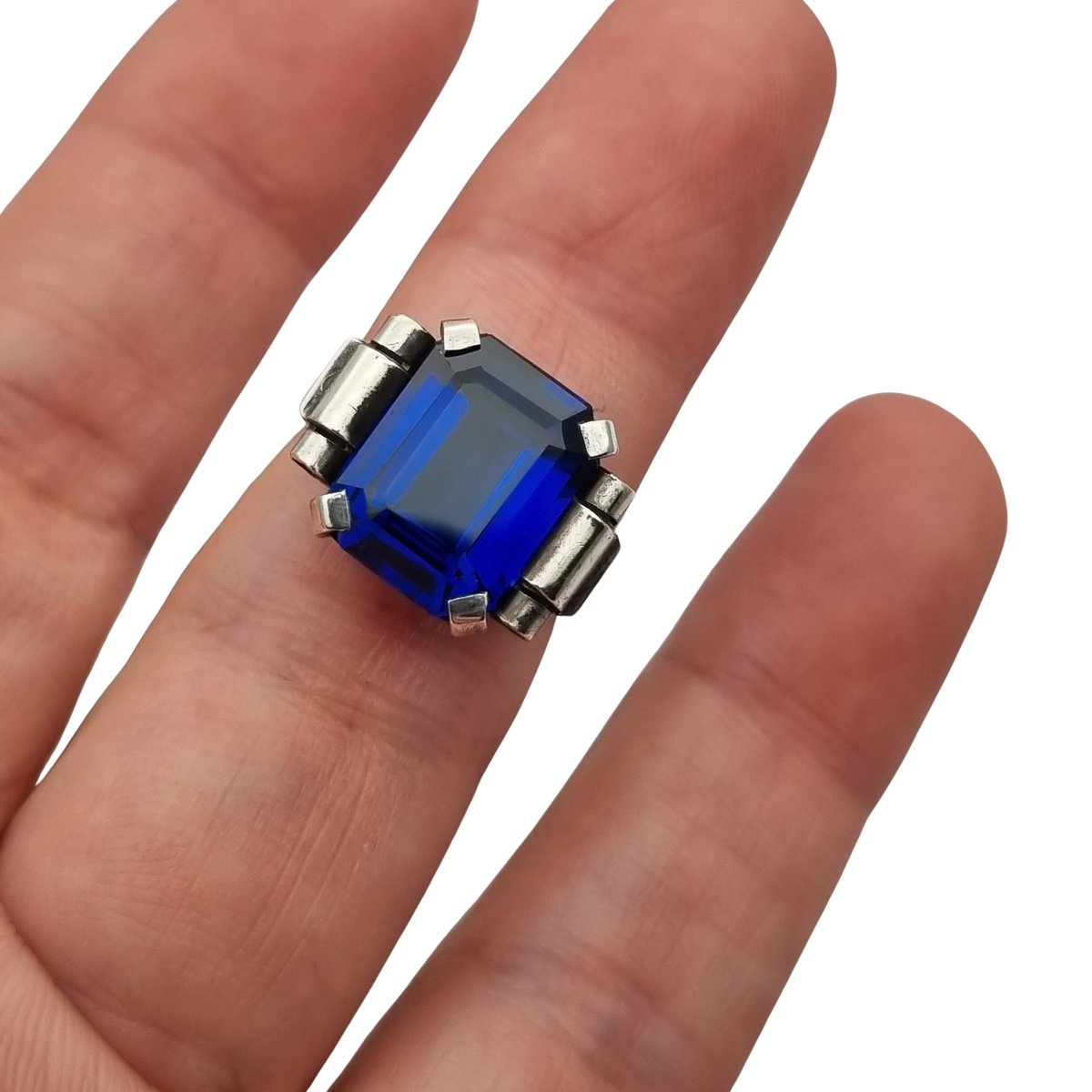 Anillo antiguo Art Déco en plata con cristal azul facetado, ca. 1930-1940