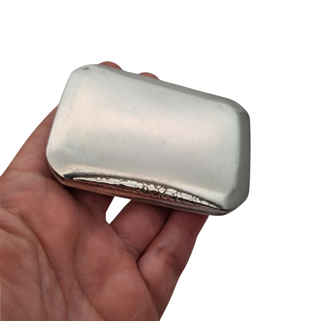 European 800 silver cigarette case with soberly decorated clasp, circa 1940-1950