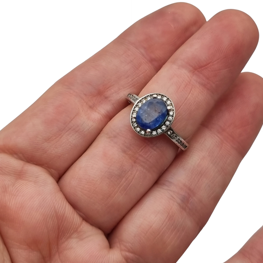 Anillo vintage de plata 925 con piedra azul estilo Diana y halo, circa 1990-2000