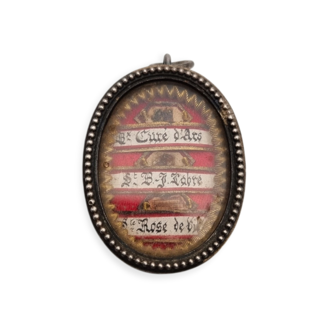 French Catholic three-relic silver reliquary, sealed, historicist devotional circa 1905–1925
