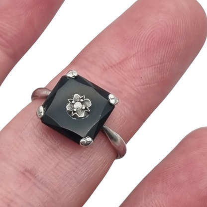 Anillo antiguo Art Déco de plata, ónix negro y topacio, circa 1920-1935