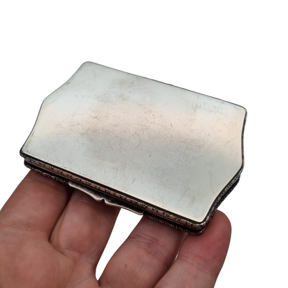 Art Nouveau rectangular box in 800 silver, Europe, circa 1910, engraved floral decoration and central monogram