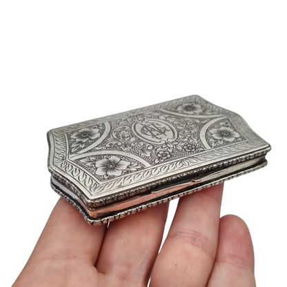 Art Nouveau rectangular box in 800 silver, Europe, circa 1910, engraved floral decoration and central monogram