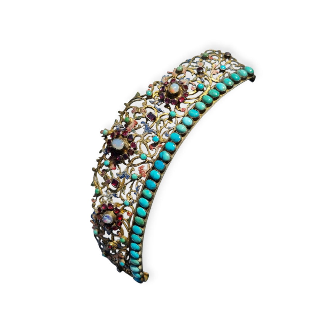 Tiara victoriana austrohúngara en plata dorada con turquesas, granates y piedra de luna, romántico tardío, ca. 1880–1900