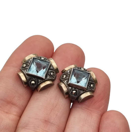 Pendientes Art Déco catalanes en plata con cristal azul, marcasitas y vistas doradas, España, ca. 1940