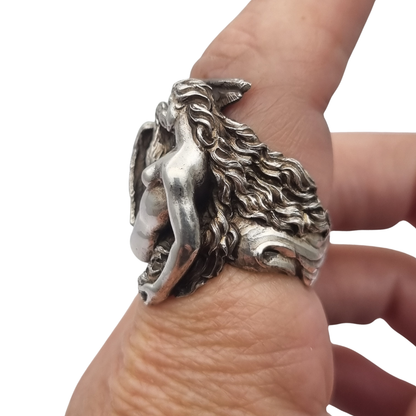 Anillo mitológico de Leda y el cisne en plata 800 italiana estilo modernista siglo XX escultórico