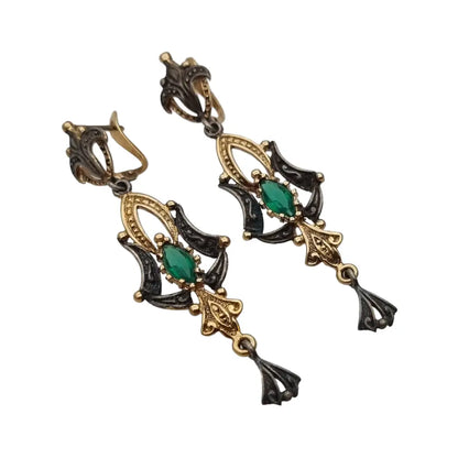 Pendientes vintage lágrima de plata estilo victoriano y piedra calcedonia verde.