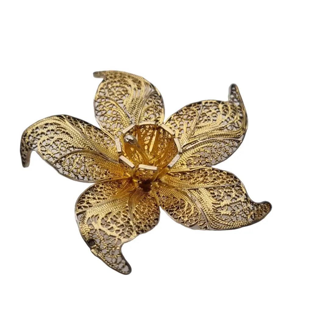 Broche flor de filigrana en plata dorada regala joyas antiguas y vintage