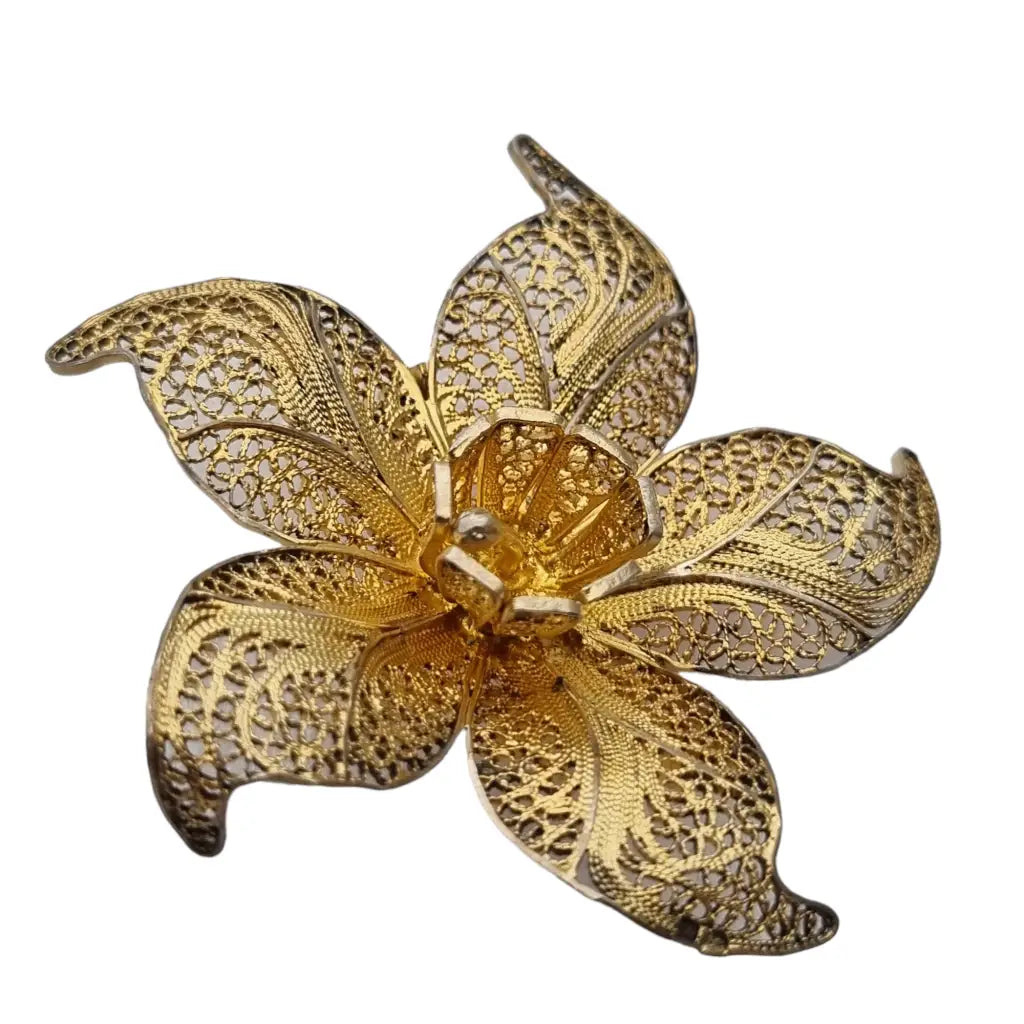 Broche flor de filigrana en plata dorada regala joyas antiguas y vintage