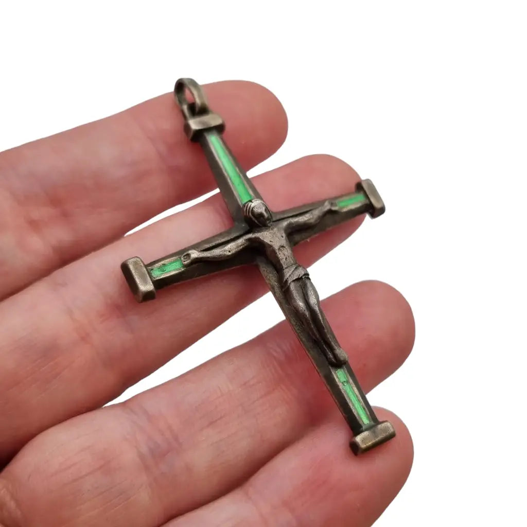 Cruz de plata antigua con esmalte verde colgante crucifijo. - LaBizarreSusu