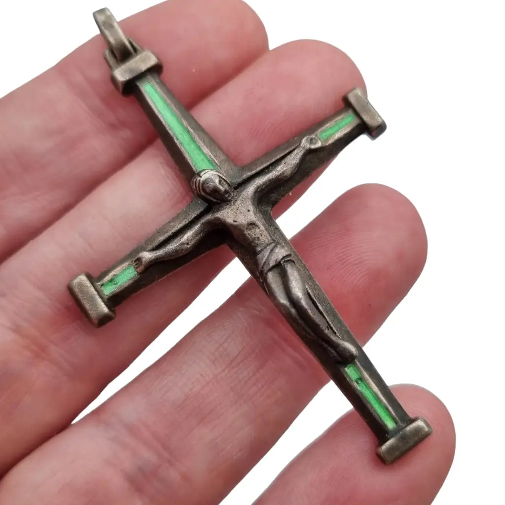 Cruz de plata antigua con esmalte verde colgante crucifijo. - LaBizarreSusu